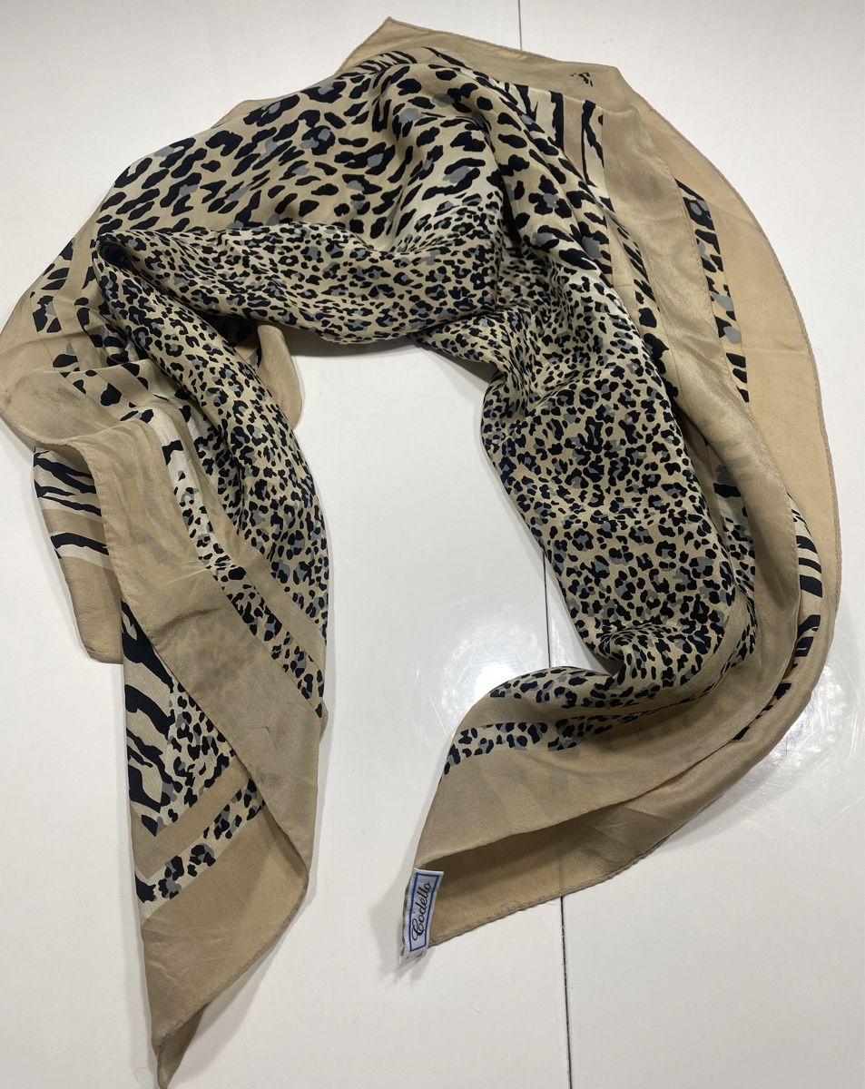 Codello Foulards, Tücher & Schals: Codello Seiden Foulard 🌸 – Gebraucht aus Opfikon von Luis144 9