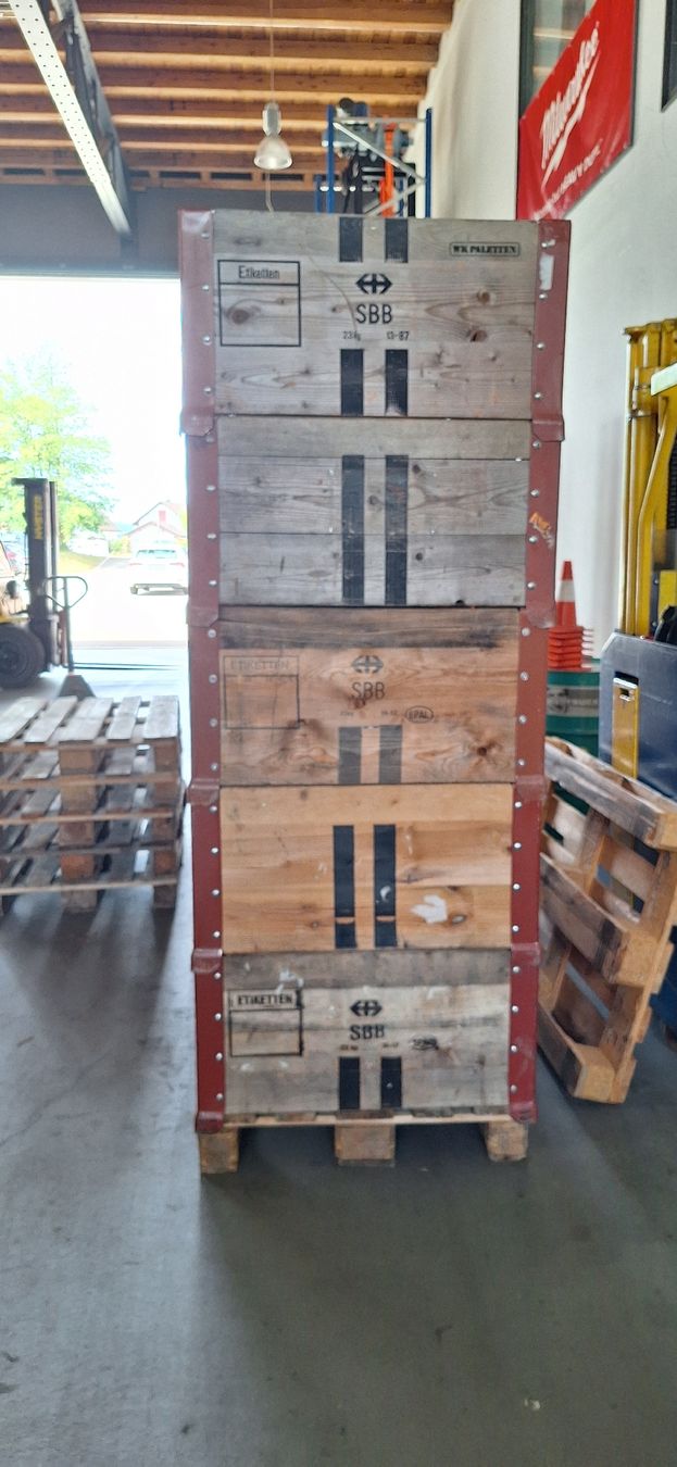 Paletten: SBB Holzrahmen und Paletten. – Gebraucht aus Langnau b. Reiden von Erzierzi 1