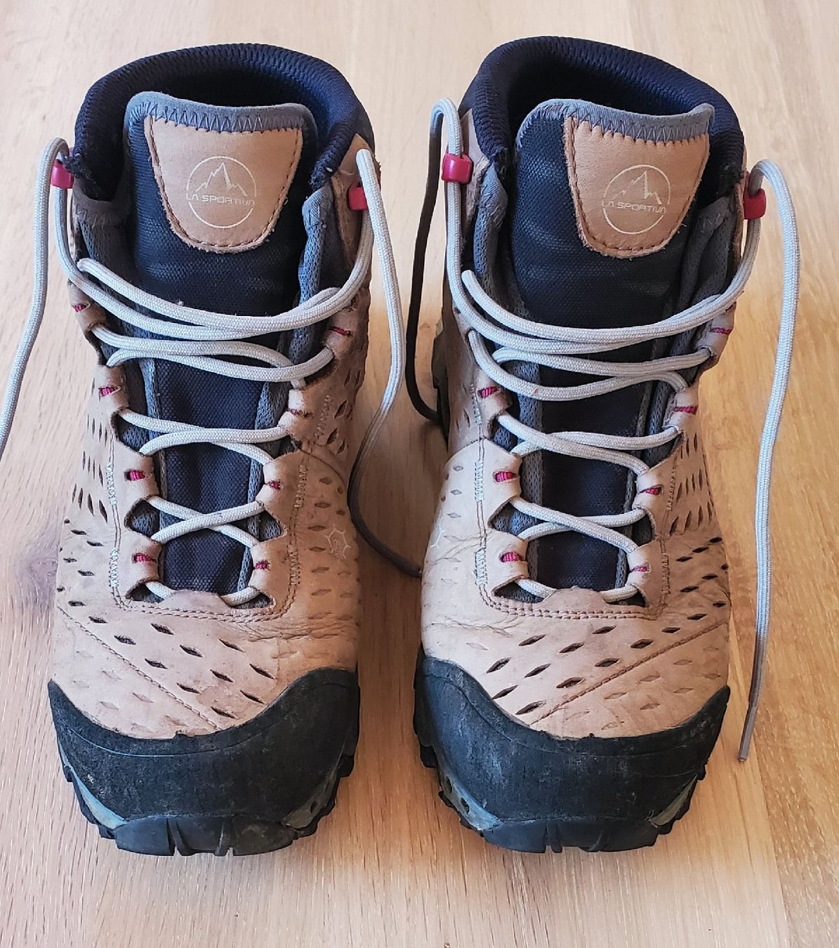 La Sportiva Chaussures femmes: La Spotiva Wanderschuhe Gr 39.5 – D'occasion à Biel/Bienne par SandraBar