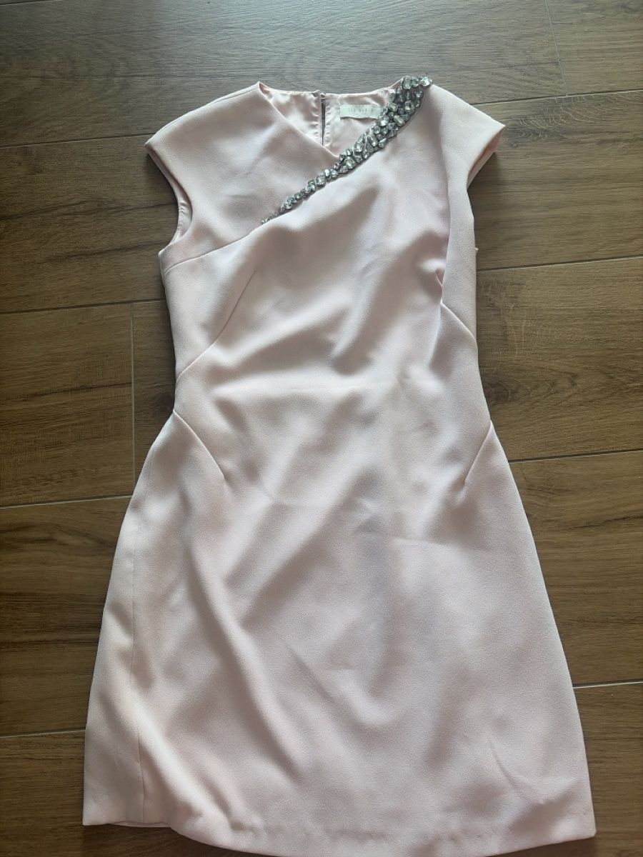 Ted Baker Kleider: Ted Baker Kleid mit Strass und Cut out – Gebraucht aus Wangen b. Olten von Nanii