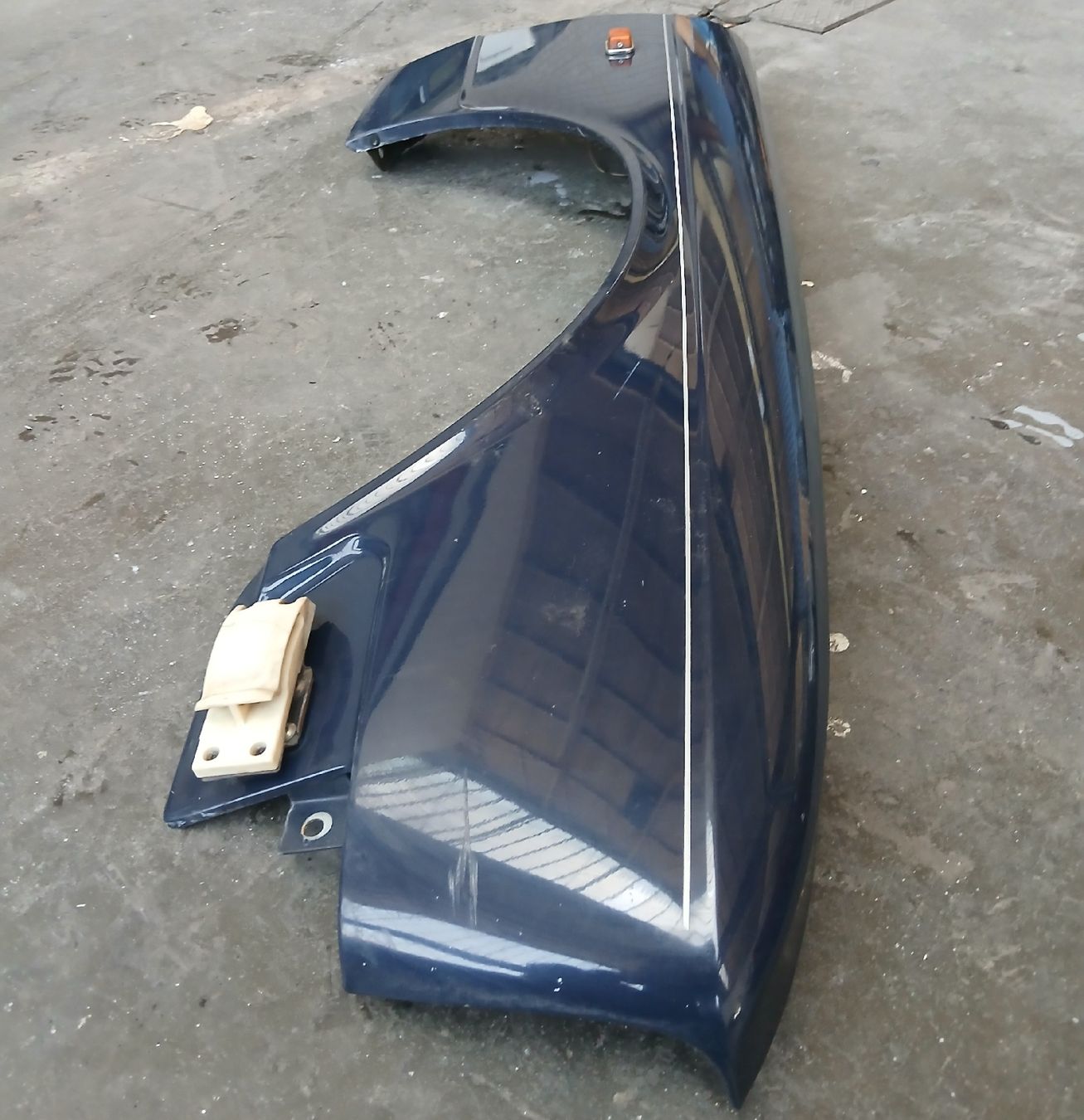 Jaguar Tutti pezzi di ricambio auto: Aile droite Jaguar XJ40 – Usato da la heutte venduto da Auto-stock 1