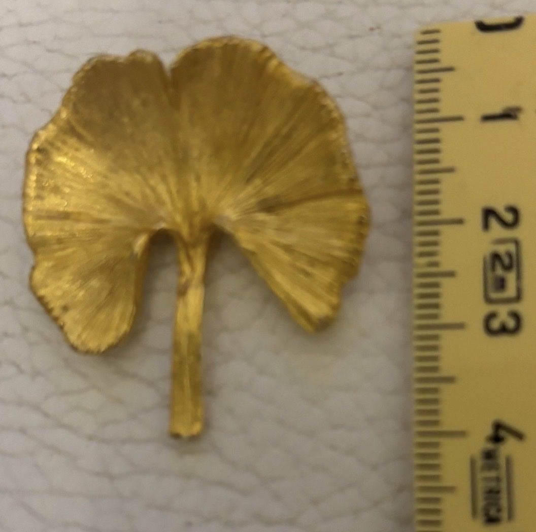 Spille & Fermagli: Broche feuille de ginkgo en plaqué or Mathieu Nancy – Nuovo (secondo la descrizione) da Genève venduto da ati_tj8f 8