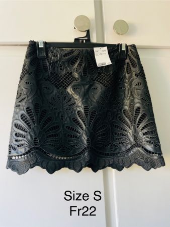 Schwarzer Mini-Rock von H&M, Grösse S, neuwertig