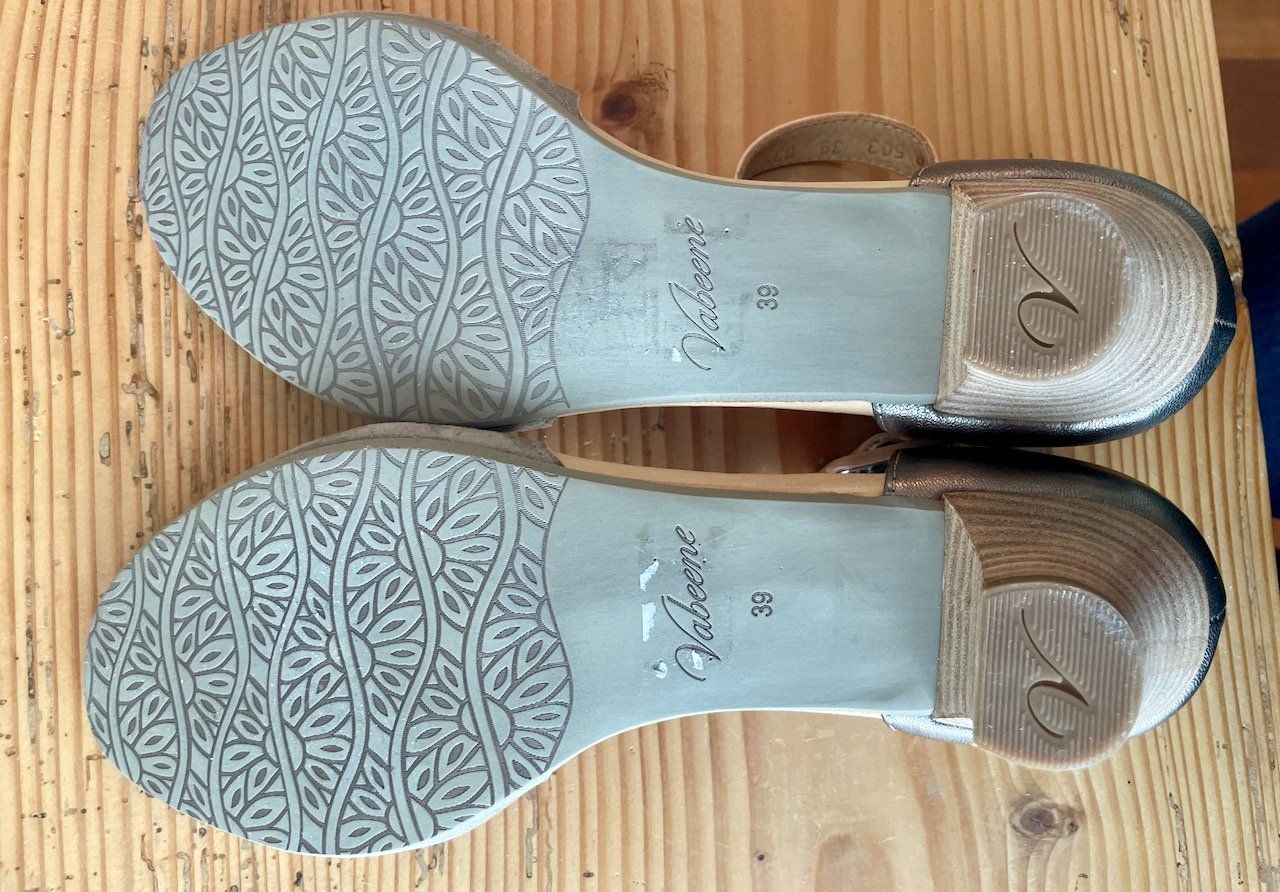 Damenschuhe: Wunderschöne gold-sandfarbene Metallicstyle Vabene Sandale – Neu (gemäss Beschreibung) aus Zuoz von Supi37 4