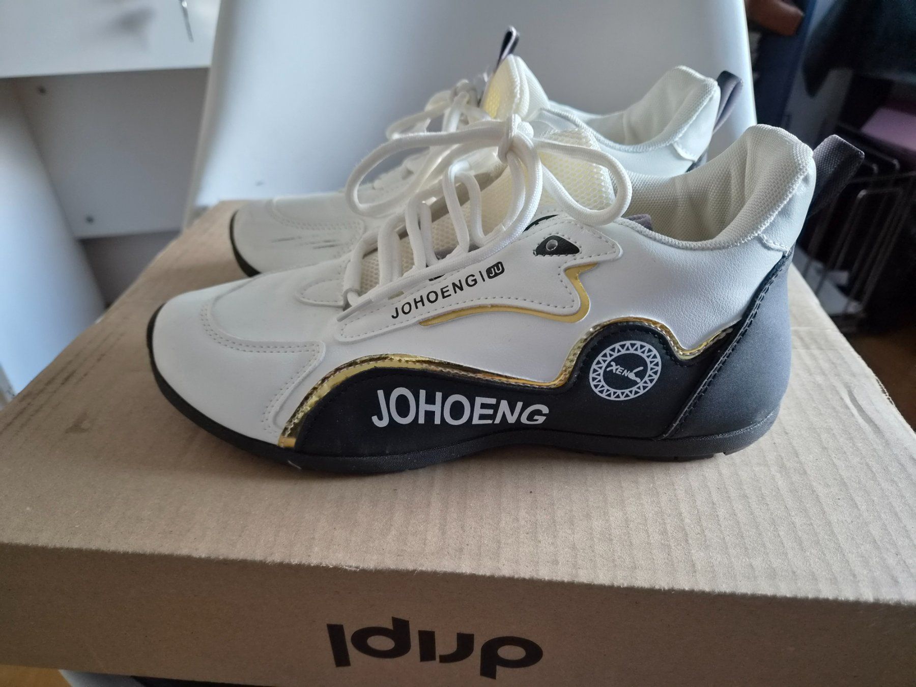 Scarpe da donna: JOHOENG Sneaker Weiss Schwarz Grösse 40 – Usato da Zürich venduto da Citalo