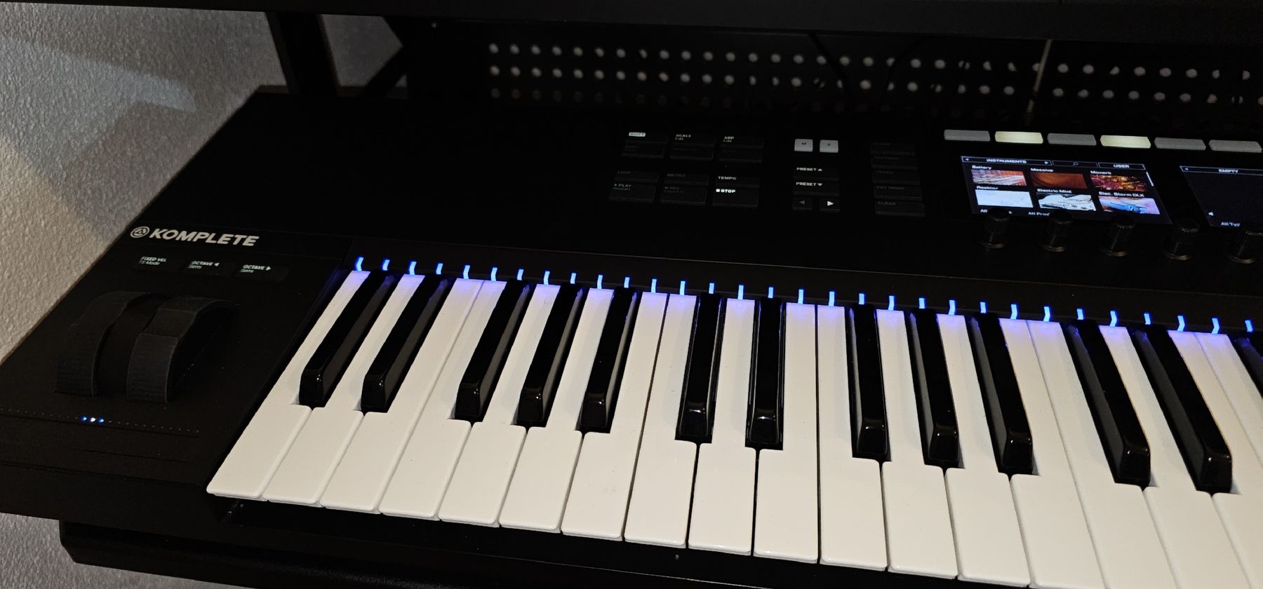 Native Instruments Strumenti musicali: Kontakt kontrol S61 mk2 – Usato da Luzern venduto da Maja.C 1