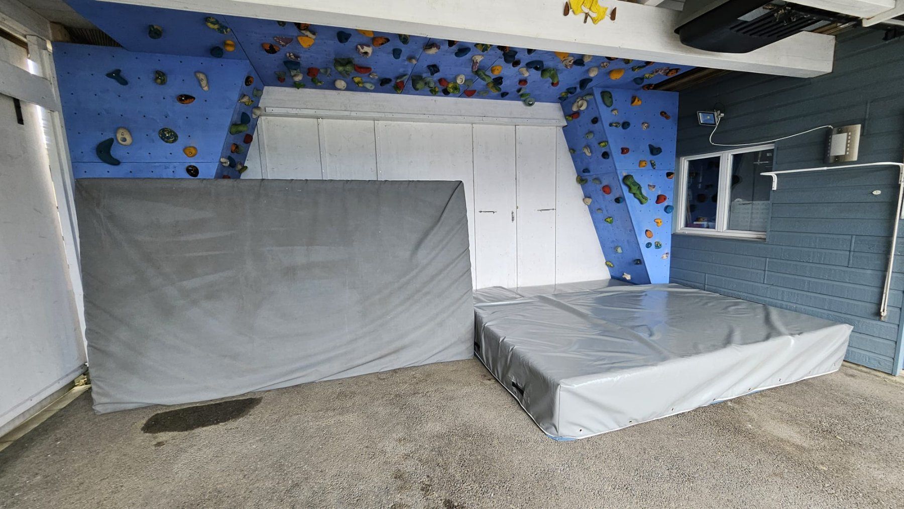 Pareti & prese d'arrampicata: Mur escalade bloc avec prises et matelas – Usato da Alle venduto da jec 5