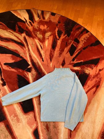 hellblauer H&M Pullover
