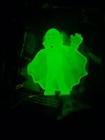 Leuchtende Fluoreszierendes Männchen mit Umhang -Minifigur👻