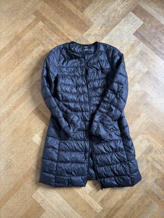 Uniqlo Daunenmantel schwarz Grösse S guter Zustand