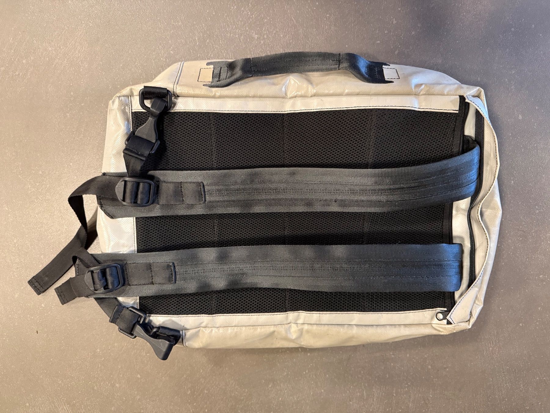 Freitag Zaini: FREITAG Rucksack - Ticino Style - blau, rot und hellgrau – Usato da Rheineck venduto da AdamGerald 2