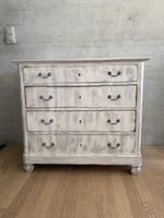 Weisse Vintage Holzkommode mit 4 Schubladen