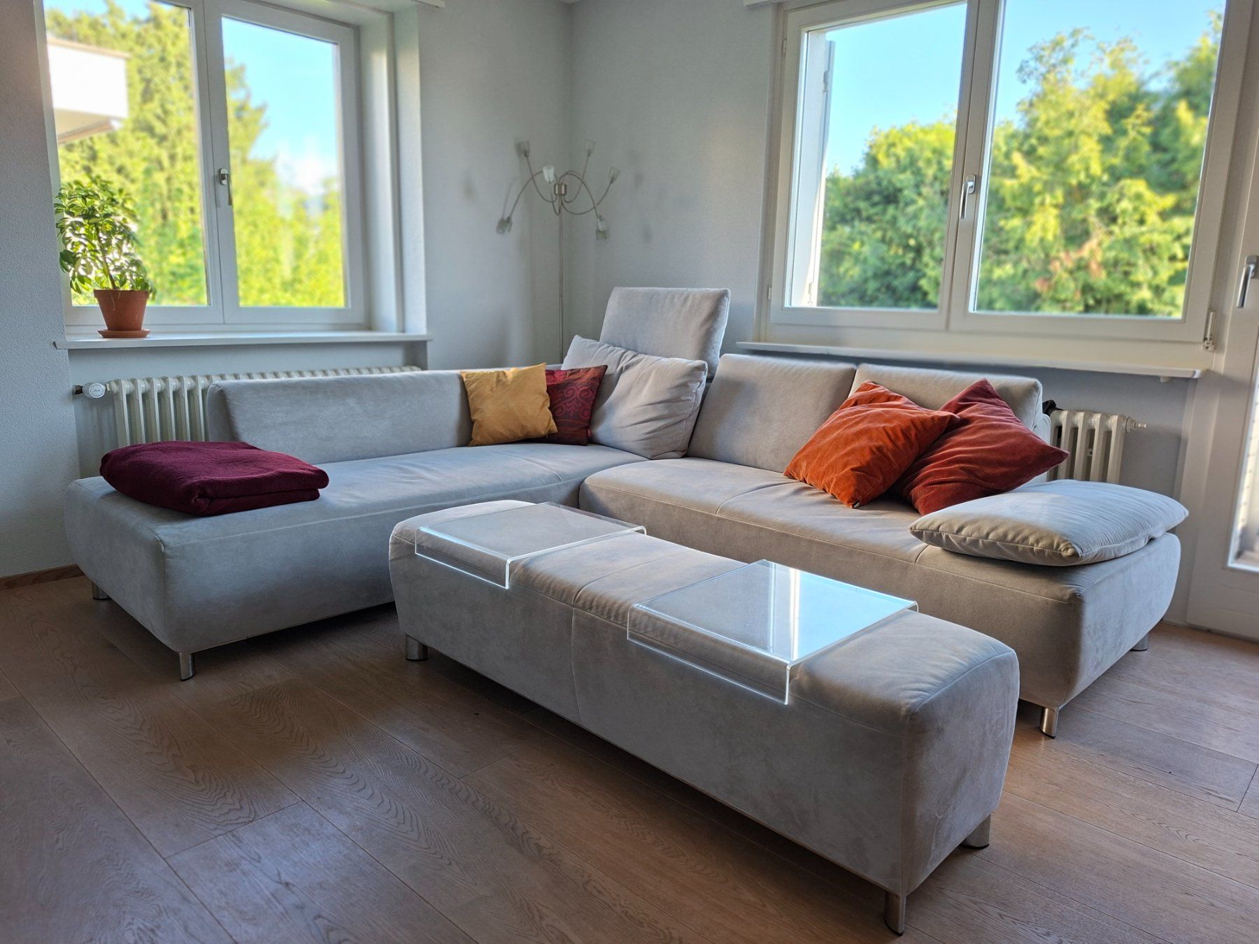 Sofas: Canapé d'angle microfibre moderne – Gebraucht aus Wallisellen von valeriehu