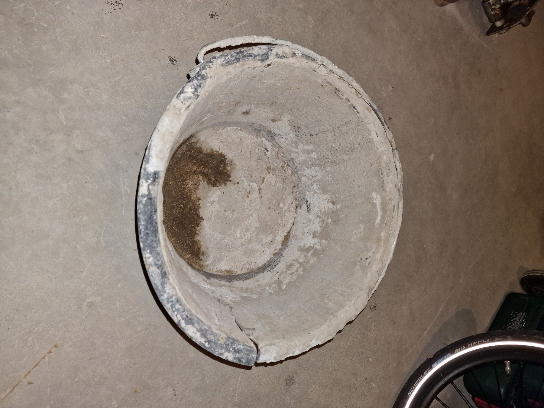 Lampade: Divers bacs et sacs ciment/béton + lampe – Difettoso da Chapelle (Broye) venduto da Ryzix 2
