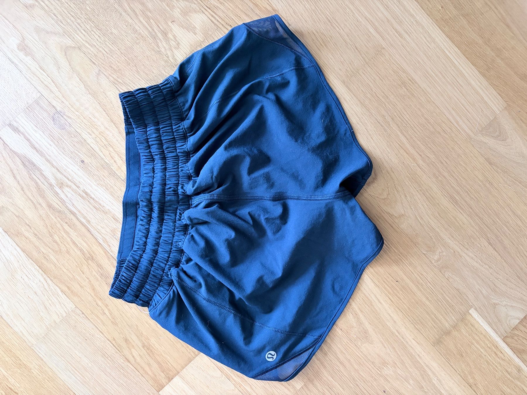 Lululemon Pantaloni: Lululemon Shorts – Nuovo (secondo la descrizione) da Chur venduto da Pascal_gk