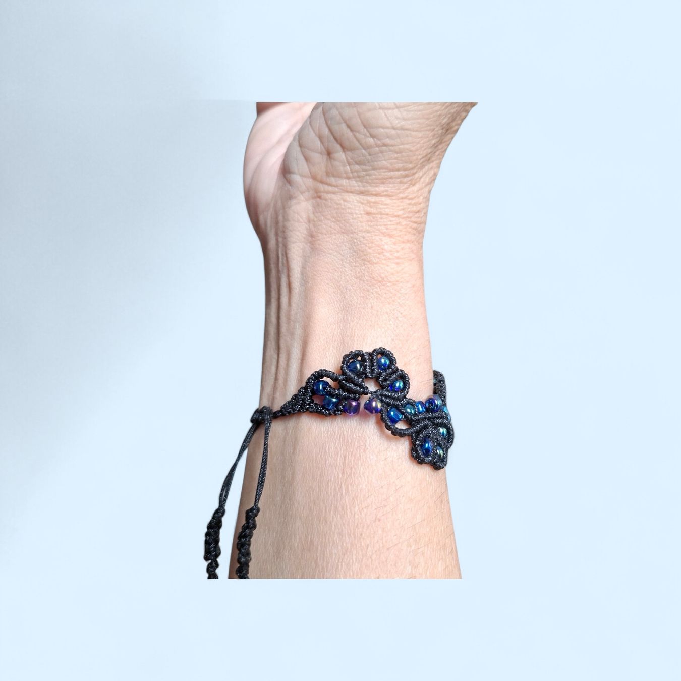Bracciali & Braccialetti: Handgemachtes  Armband mit blau irisierenden Glasperlen – Nuovo (secondo la descrizione) da Luzern venduto da Bbig 3