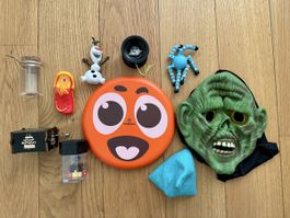 Schwarzer Peter card game and assorted toys