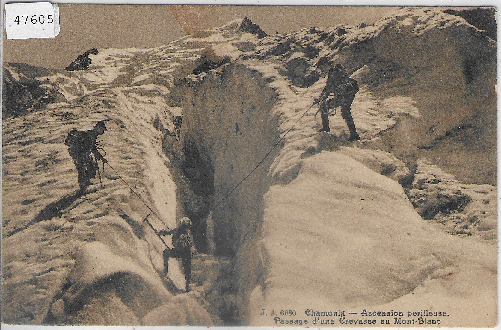 Ansichtskarten: Chamonix - Ascension perilleuse - Passage d'une Crevasse – Gebraucht aus Ettingen von Kartenplanet