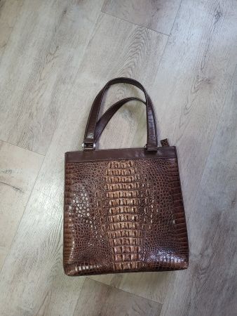 Handtasche in Krokoleder, Grösse 30x30 cm.