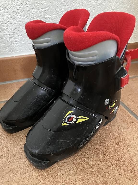 Nordica Scarpe per ragazzi: Chaussures skis enfants 231mm – Usato da St-Légier-Chiésaz venduto da 38y_fz72
