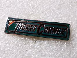 Ansteckpin 138: Ticket Corner