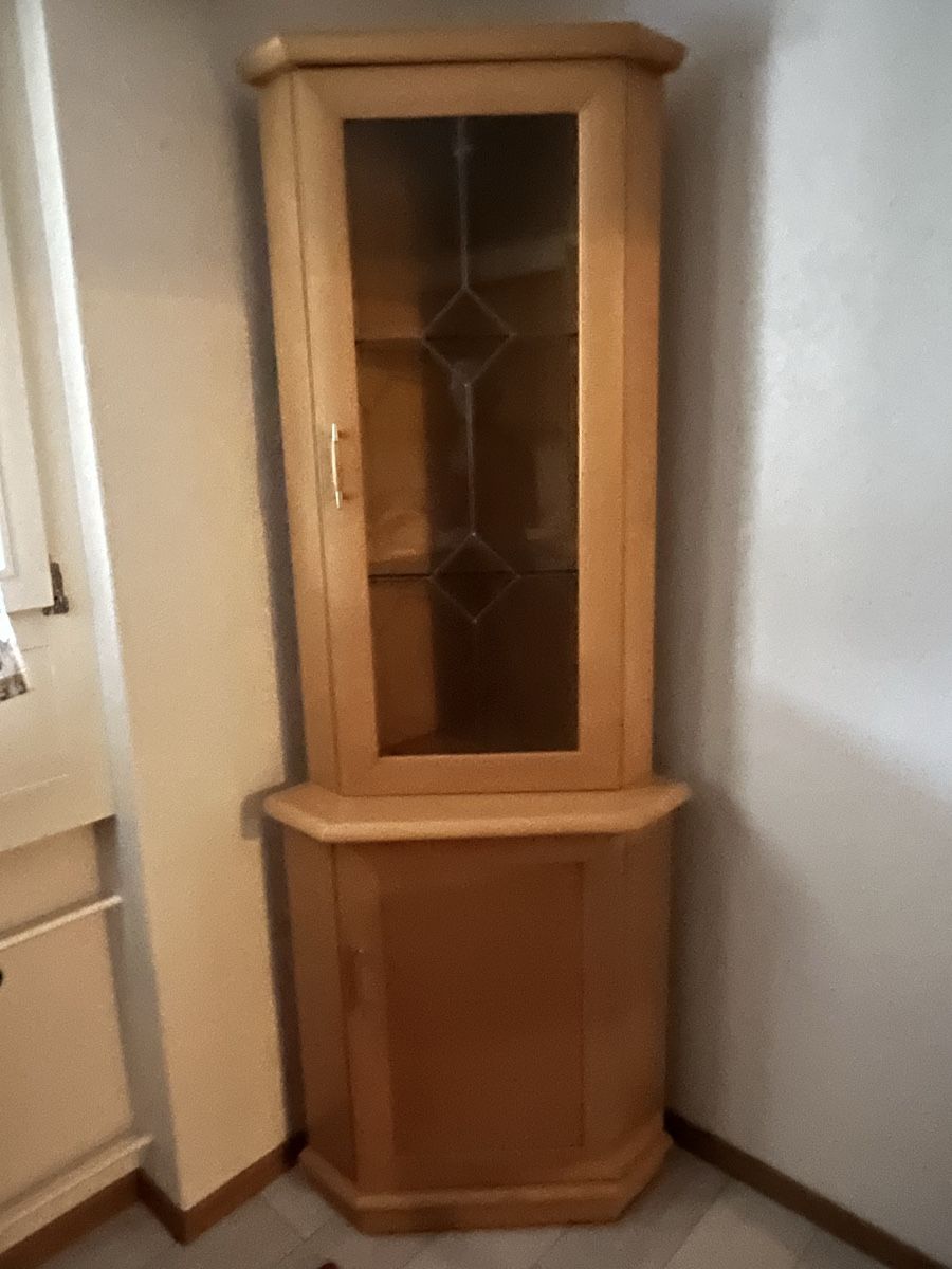 Vitrinen: Tisch, Stühle, Vitrine und Eckvitrine  – Gebraucht aus Brunnen von vik_b69s 2