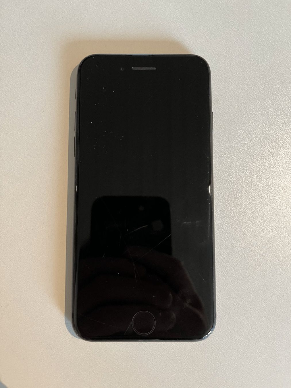 Apple Telefoni cellulari / Smartphones: iPhone 8 - Top Zustand, Schwarz, 64 GB – Usato da Dorf venduto da dar_dd6d 1