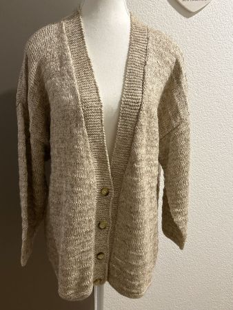 Flauschige Strickjacke beige selbstgestrickt