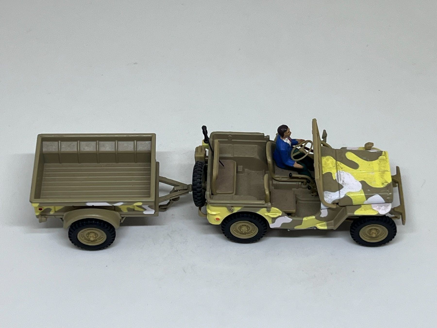 Voitures modèles: Jeep Willys & Trailer – D'occasion à Wildegg par LaaBoutique 1