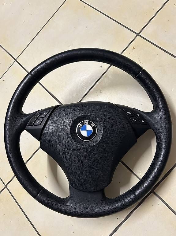 BMW Toutes les pièces auto: BMW E61 Lenkrad LCI – D'occasion à Felben-Wellhausen par fab_vv8v