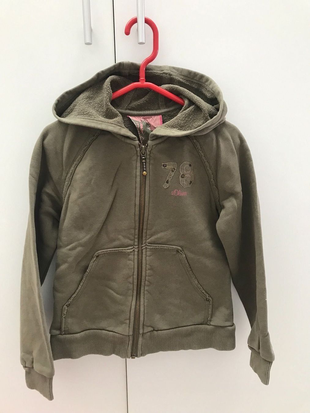 Maglioni & Felpe: Sweatshirt/Pullover olivgrün Gr.128 – Usato da Wädenswil venduto da JJ15