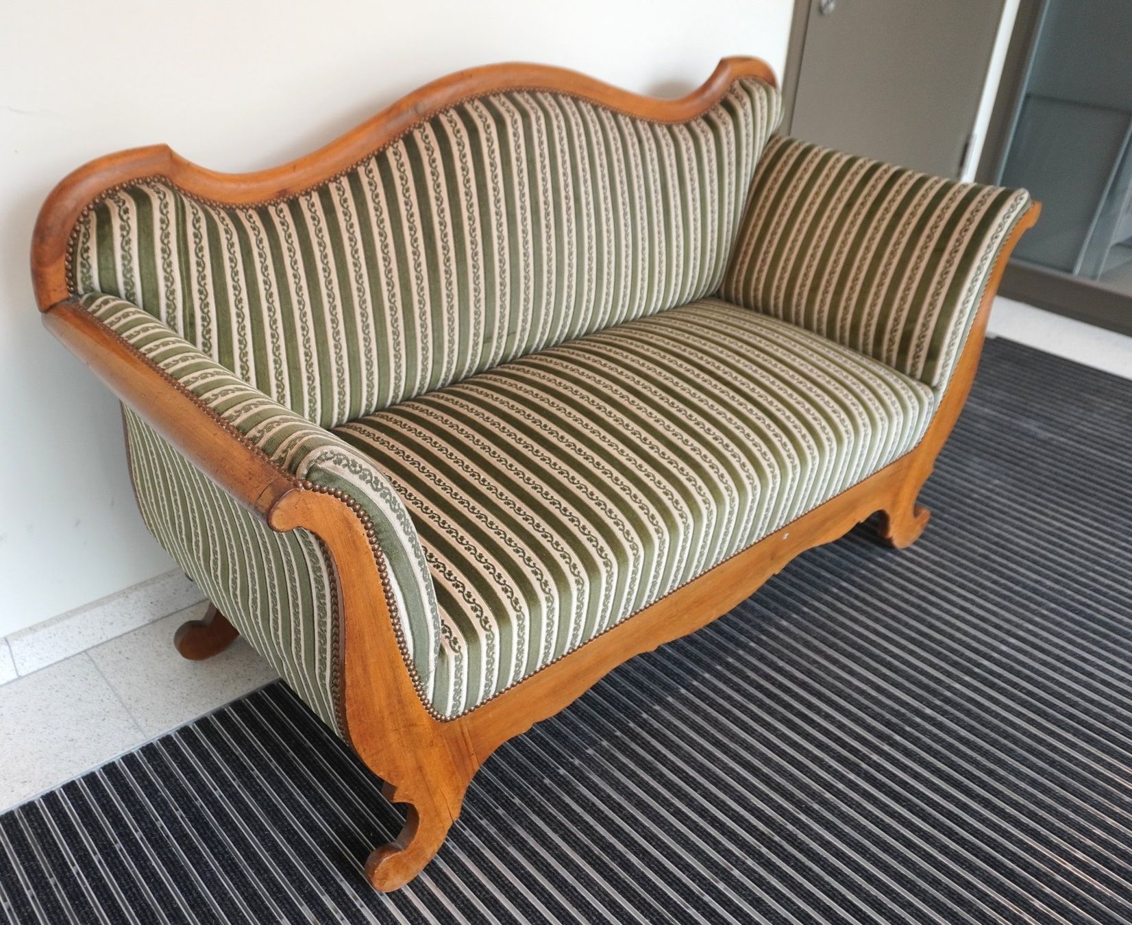 Divani: Wunderschönes Biedermeier Sofa - Top Zustand EB08 – Usato da Basel venduto da B.W.B. 8