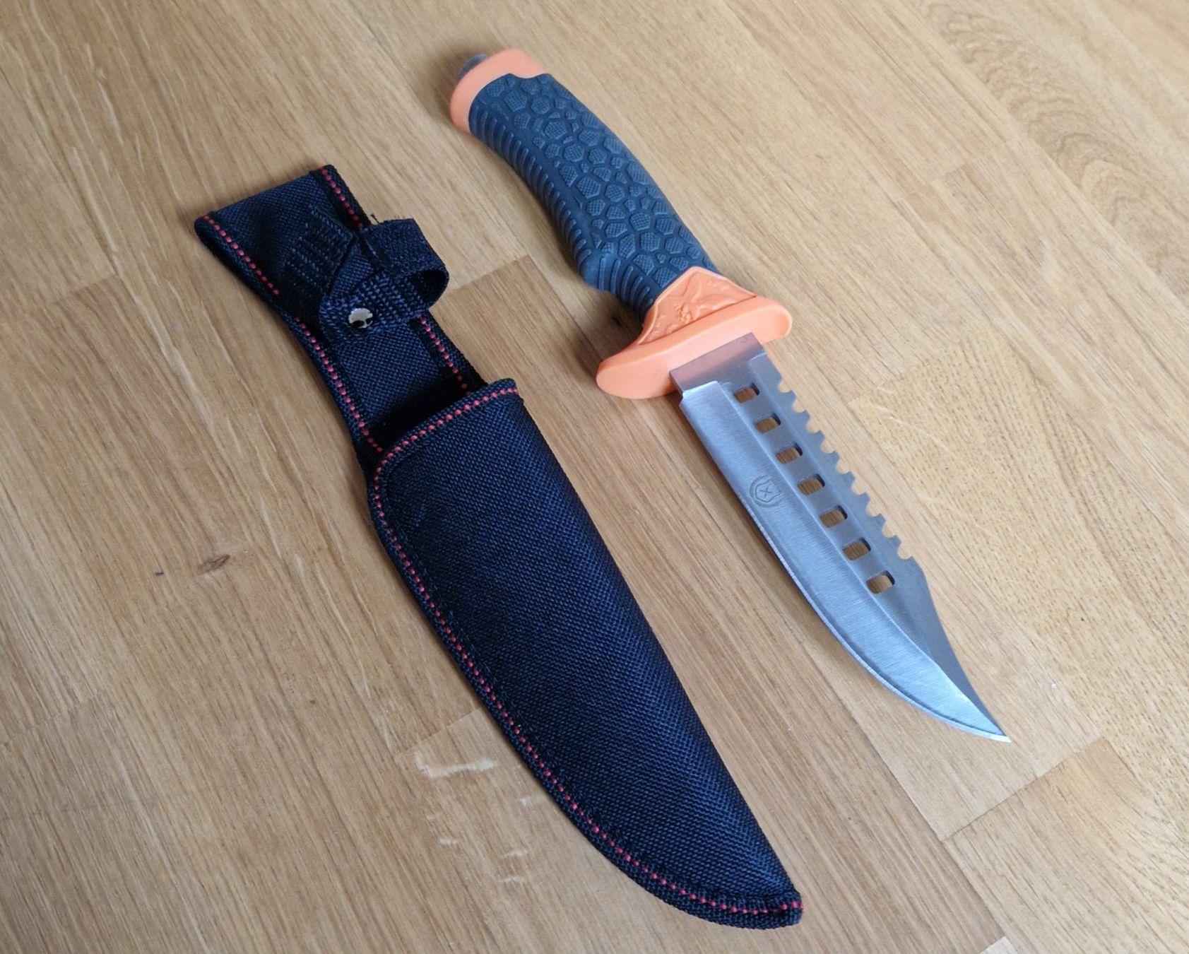 Zubehör: Messer, Dolch – Neu und originalverpackt aus Dorf von Messer-Schweiz