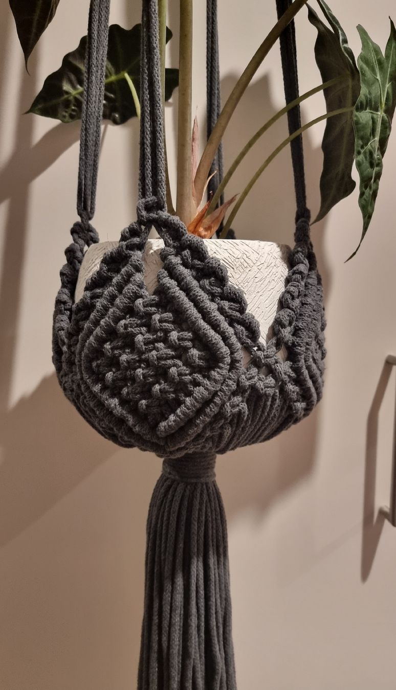 Tutte le decorazioni: Makramme handgeknüpfte Blumenampel  – Nuovo e nell'imballaggio originale da Balgach venduto da Patty04