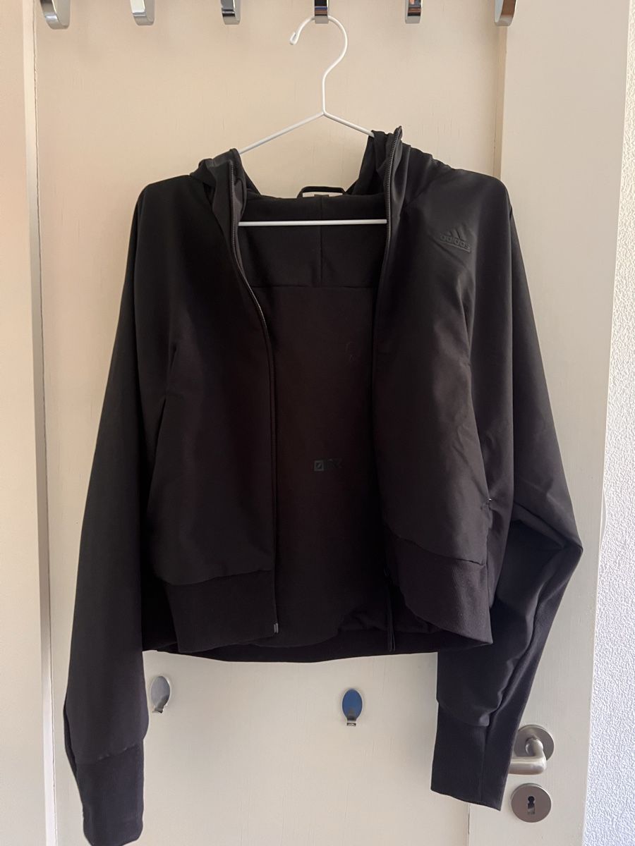 Adidas Jacken: Adidas Kapuzenjacke – Neu (gemäss Beschreibung) aus Zürich von fla_2552