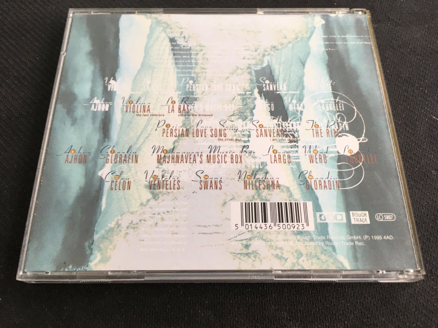 CD: Lisa Gerhard - The Mirror Pool -CD- – Usato da St.Gallen venduto da MedienJoe 2