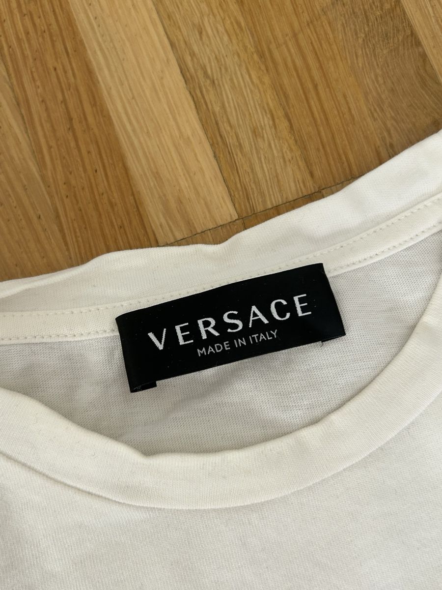 T-Shirts: VERSACE Baby Tee  – Gebraucht aus Basel von alinee_sophiee 1