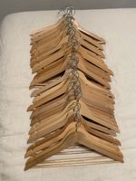 Wooden hangers (x40)