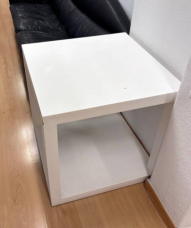 Tavoli: Table basse blanche de présentation – Usato da Gilly venduto da sevypo