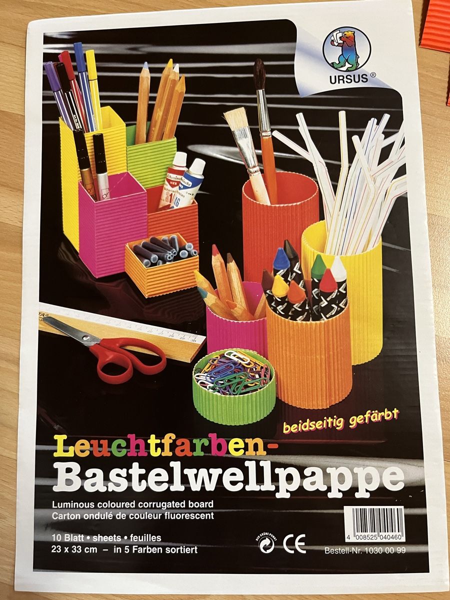 Bastelsets: Leuchtfarben Bastelpappe zum basteln – Gebraucht aus Russikon von sparklingvision 1