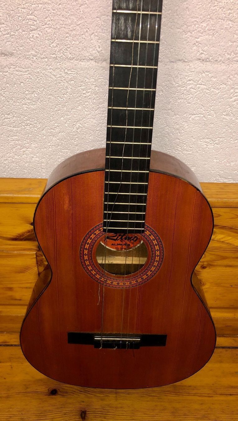 Strumenti musicali: Ritmo Gitarre – Usato da Schlieren venduto da Flower5