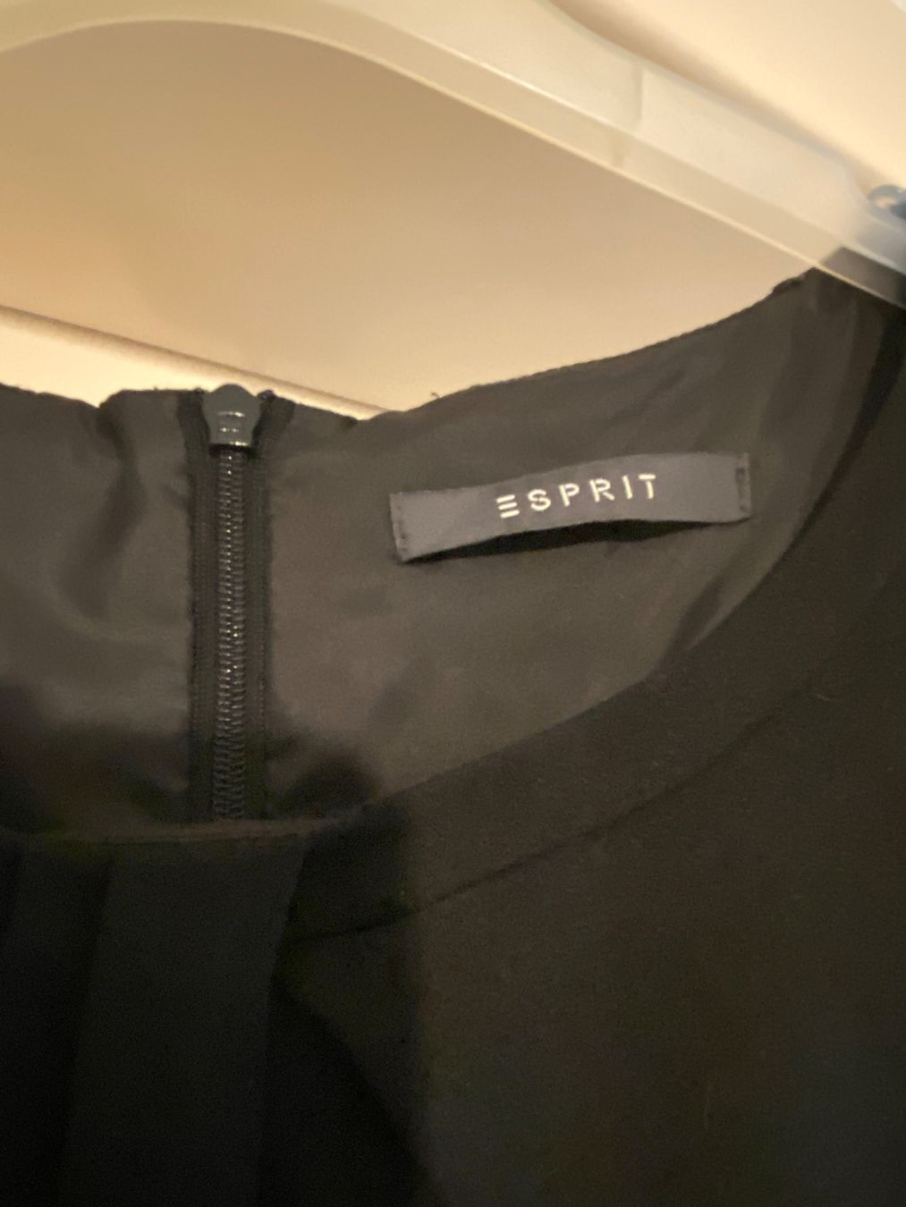 Esprit Vestiti: Kleid Esprit M, kleines Schwarzes – Nuovo (secondo la descrizione) da Zürich venduto da Wim-Broccoli 1