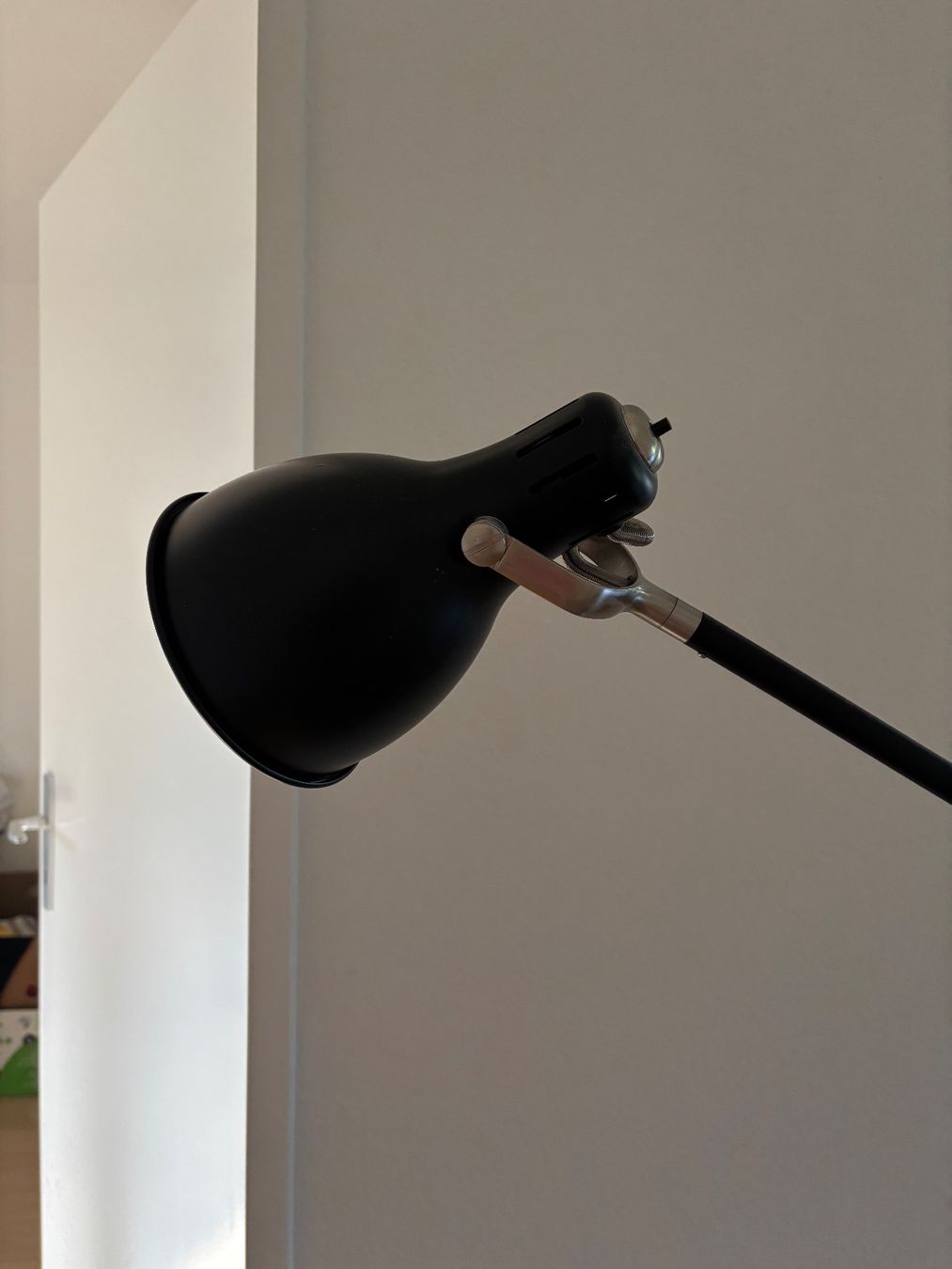 Ikea Lampade: Ikea Stehlampe Aröd schwarz – Usato da Zürich venduto da BaresfureRares 1
