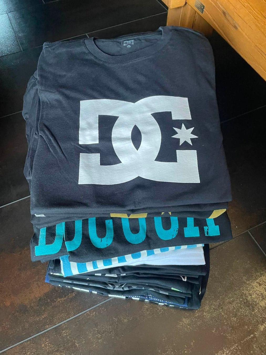 DC shoes Kleiderpakete: 43 x DC SHOES SHIRTS mixed sizes – Gebraucht aus Willerzell von amieundchilla13