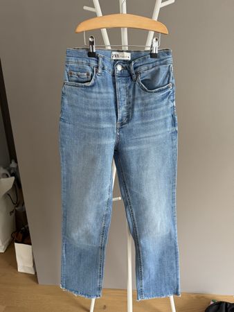ZARA Jeans Size 34/2, Light Blue Wash, Ripped Hem, Great Con