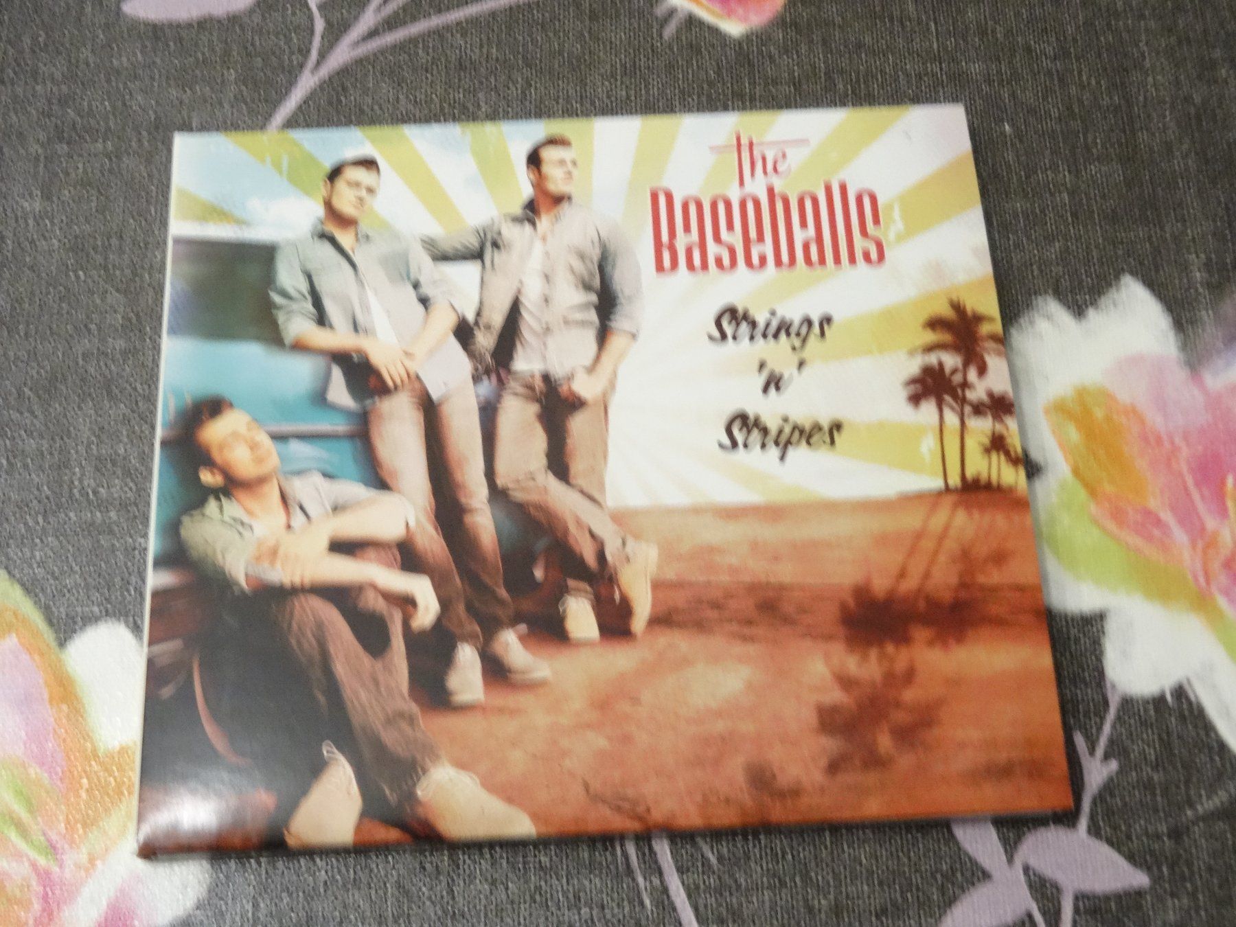 CDs: The Baseballs - Strings n Stripes CD – Gebraucht aus Olten von Disc-Ausverkauf