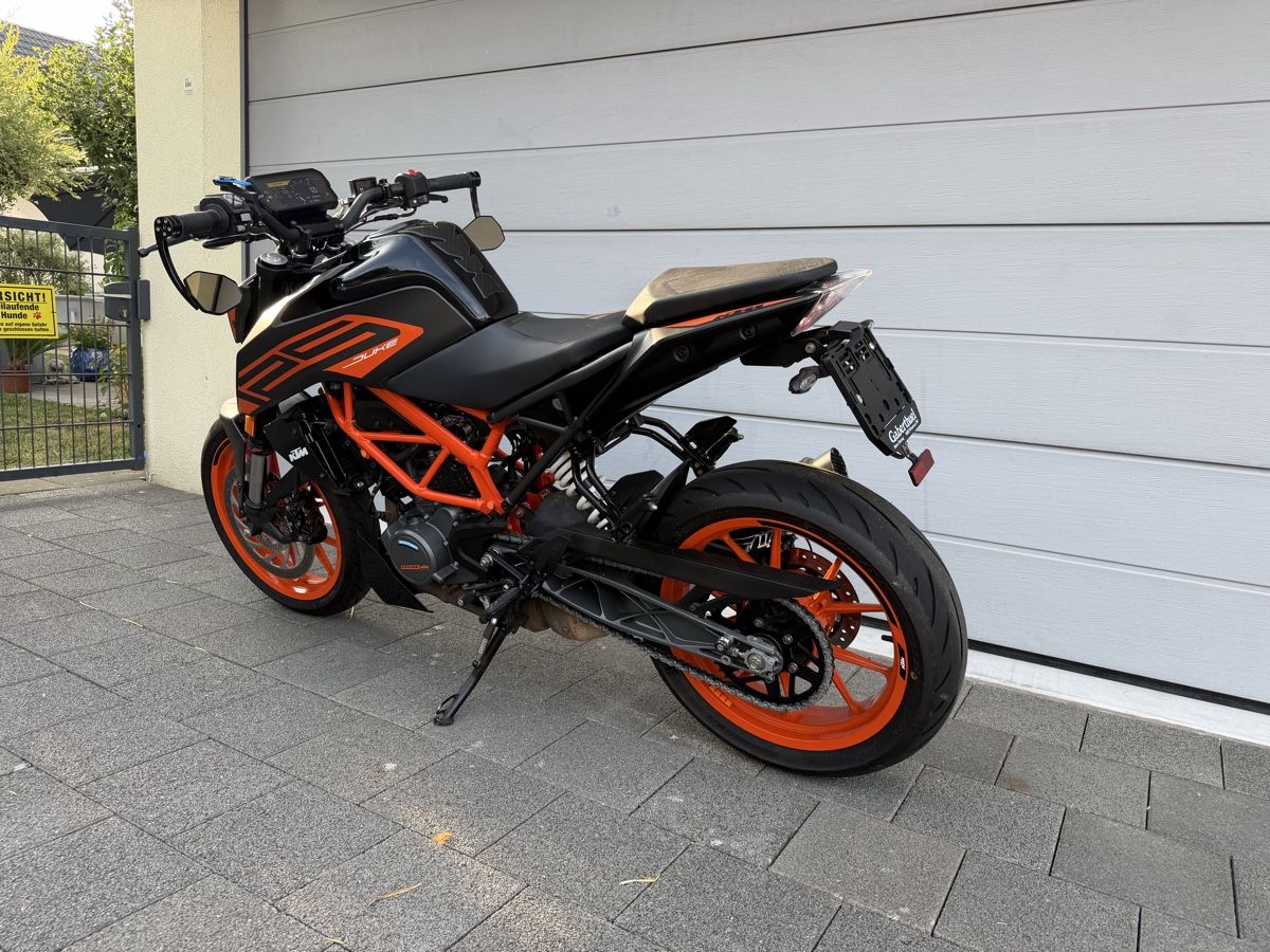 KTM Strasse: KTM Duke 125 Ab Service – Gebraucht aus Bowil von Zapper4 4