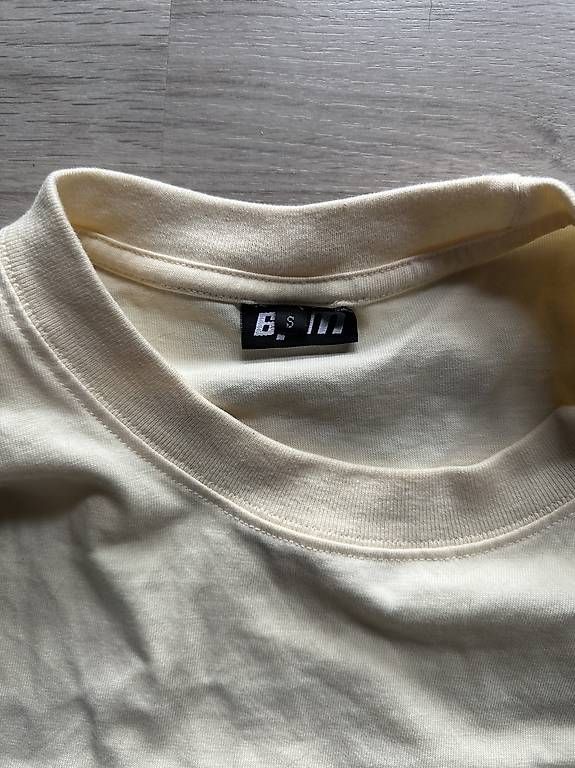 T-shirt: 6pm Tshirt – Usato da Basel venduto da pau_s6pv 3