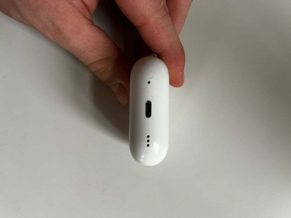 Apple AirPods Pro 4