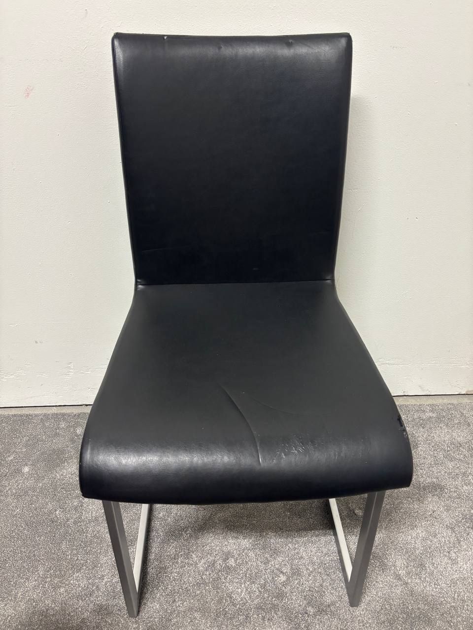 Sedie: 6 schwarze Designer-Stühle Leder – Usato da Root venduto da sraubi